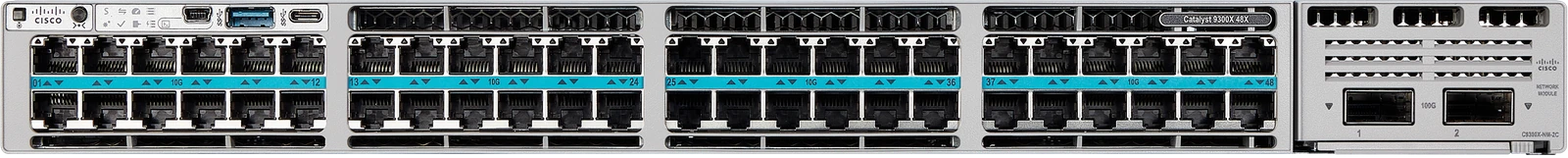 Switch Cisco Catalyst C9300X-48TX-M, vista frontal completa con 48 puertos y módulo de enlace ascendente